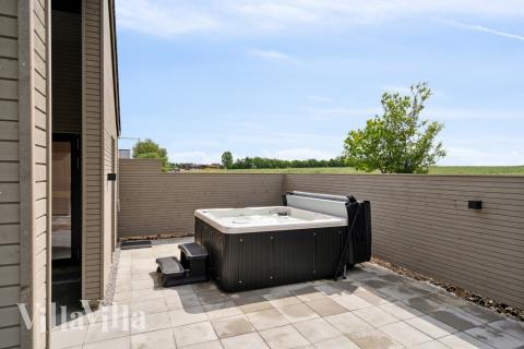 Nyd varmen i spaen i luksushus nr. 614 i Fyn og øer