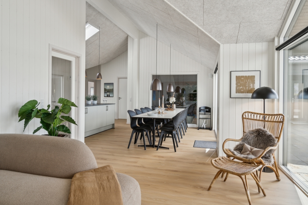 Det store lyse opholdrum i luksushus nr. 617 til 14.