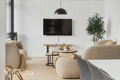 Der er mulighed for hygge i sommerhusets sofaarrangement, når I besøger luksushus nr. 617
