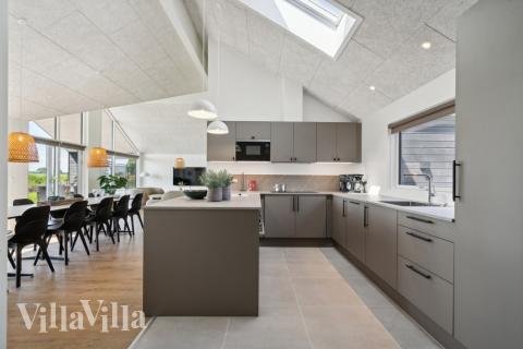 Køkkenet i luksushus nr. 618 er udstyrret, så I let kan lave mad til 16 personer.