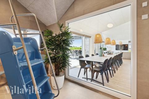 Den lækre pool i luksushuse nr. 618 til 16 personer