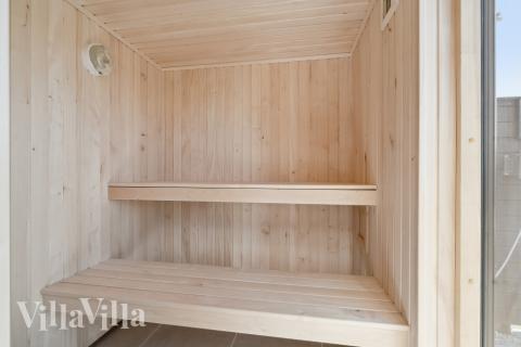 Nyd varmen i saunaen i luksushus nr. 618 til 16 personer