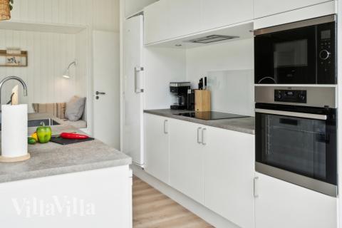 Køkkenet i luksushus nr. 620 er godt indrettet.