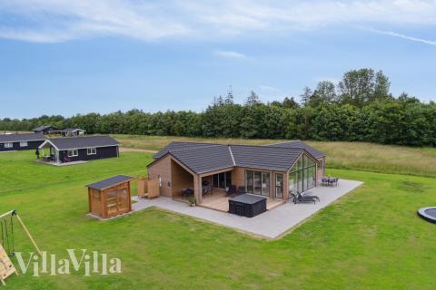 Dette skønne poolhus nr. 620 med plads til 12 personer ligger i Lolland/Falster/Møn