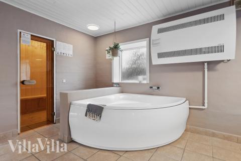 Nyd varmen i spaen i luksushus nr. 623 i Vestjylland