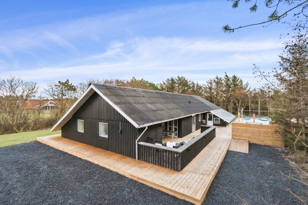 Dette skønne poolhus nr. 623 med plads til 15 personer ligger i Vestjylland