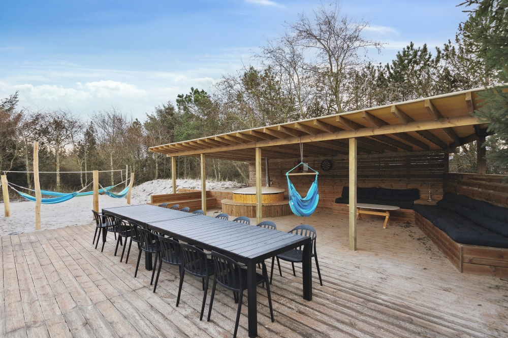 Luksushus nr. 623 har en dejlig terrasse med gode havemøbler til 15 personer.