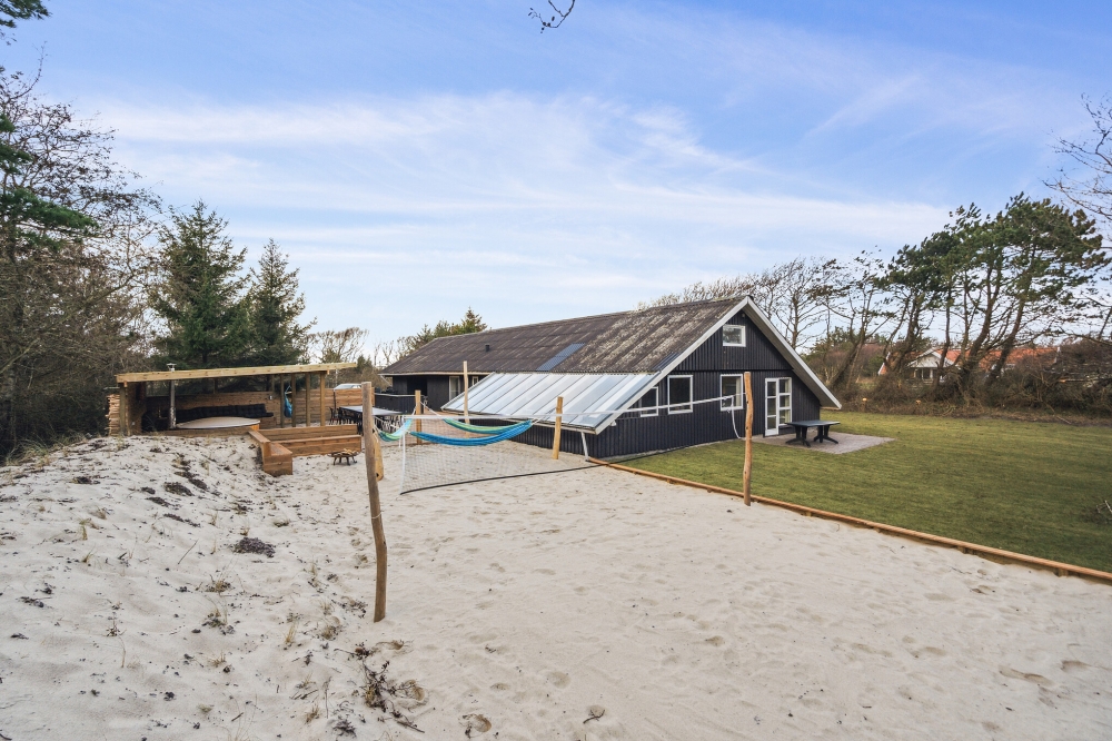 Flot sommerhus nr. 623 med god plads til op til 15 personer