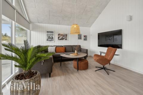 Sofaen i luksushus 624 i Sydjylland indbyder til brætspil eller at se en film sammen.