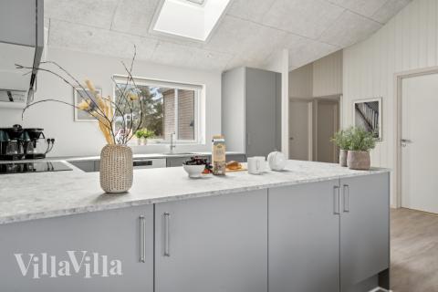 Køkkenet i luksushus nr. 624 er godt indrettet.