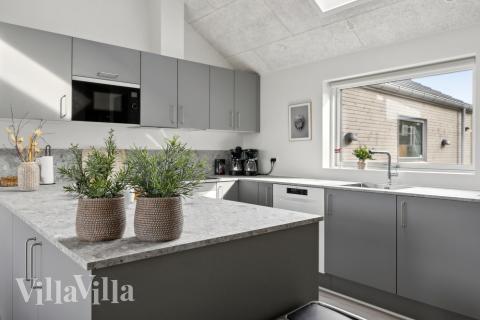 Køkkenet i luksushus nr. 624 er udstyrret, så I let kan lave mad til 14 personer.