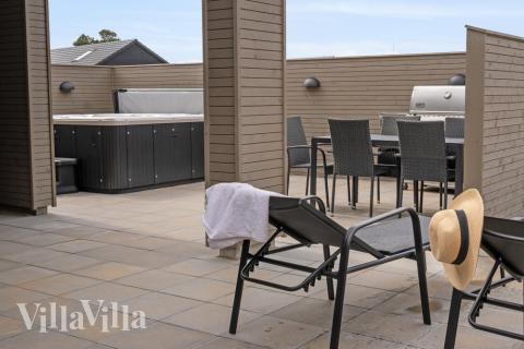 Stor terrasse ved luksushus nr. 624 i Sydjylland.