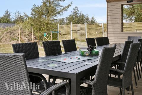 Nyd en grillaften på terrassen i luksushus nr. 624 i Sydjylland