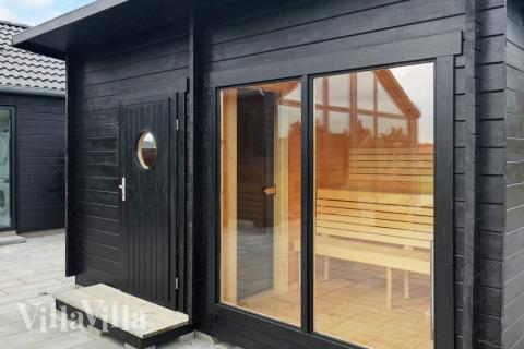 Nyd varmen i saunaen i luksushus nr. 625 til 12 personer