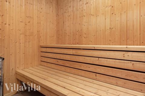 Nyd varmen i saunaen i luksushus nr. 626 til 14 personer