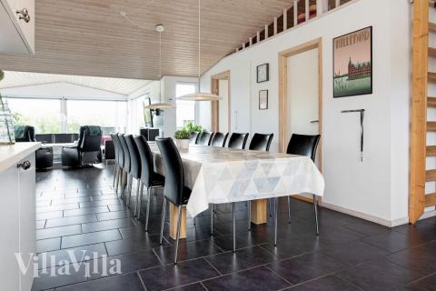 Det store lyse opholdrum i luksushus nr. 626 til 14.