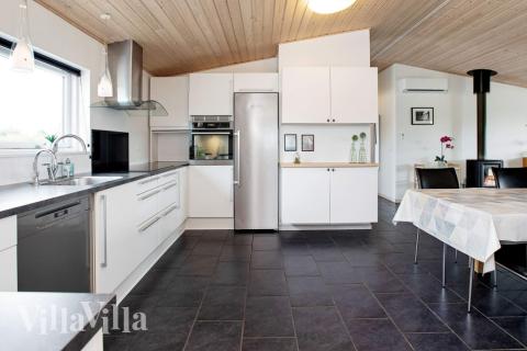 Køkkenet i luksushus nr. 626 er udstyrret, så I let kan lave mad til 14 personer.