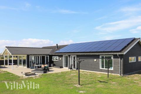 Dette skønne poolhus nr. 626 med plads til 14 personer ligger i Lolland/Falster/Møn