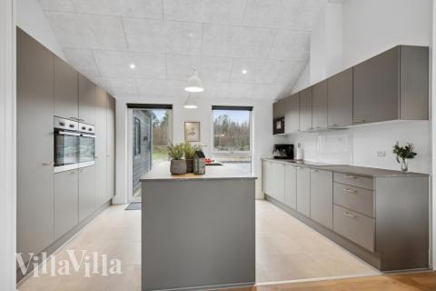 Køkkenet i luksushus nr. 627 er godt indrettet.