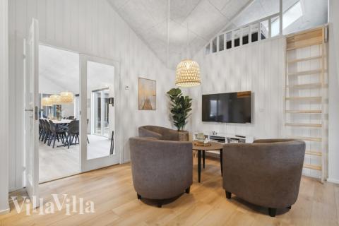 Dyst i sommerhusets aktivitetsrum, når I besøger luksushus nr. 627 i Vestjylland.