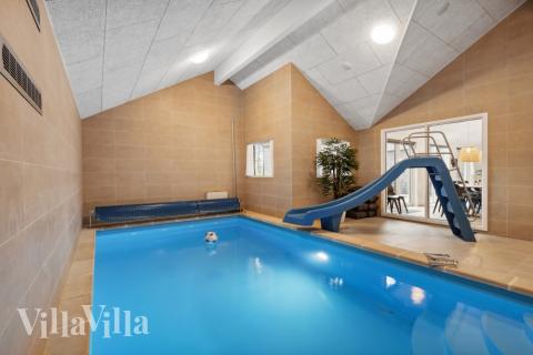 Den lækre pool i luksushuse nr. 627 til 20 personer