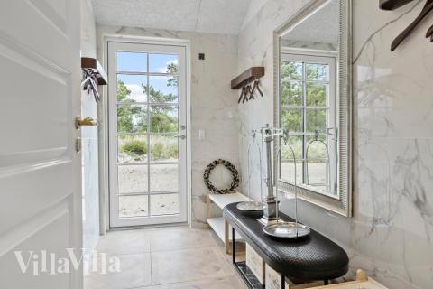 Den rummelige entre i luksushus nr. 629 i Sydjylland