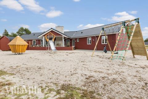 Dette skønne poolhus nr. 629 med plads til 20 personer ligger i Sydjylland