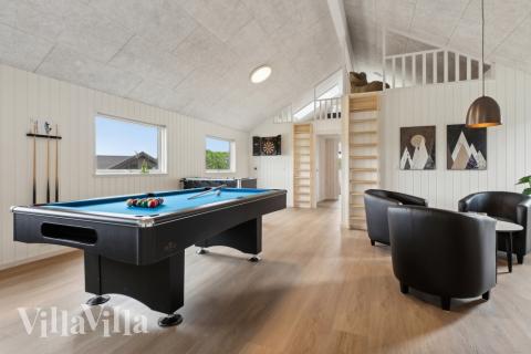 Aktivitetsrum i luksushus nr. 631 med 7 soveværelser og plads til 18 personer.