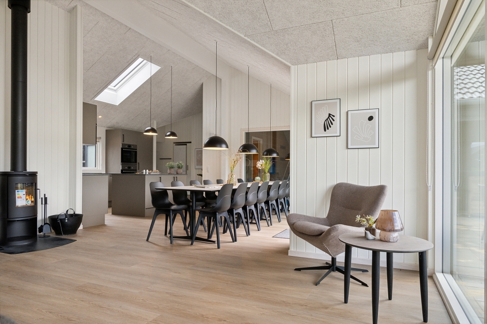 Det store lyse opholdrum i luksushus nr. 631 til 18.