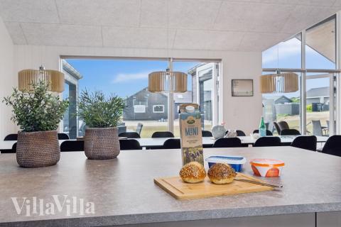 Køkkenet i luksushus nr. 632 er udstyrret, så I let kan lave mad til 18 personer.