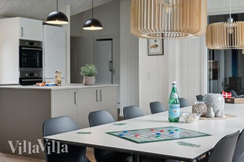 Det store lyse opholdrum i luksushus nr. 632 til 18.