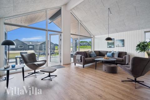 Sofaen i luksushus 632 i Sydjylland indbyder til brætspil eller at se en film sammen.