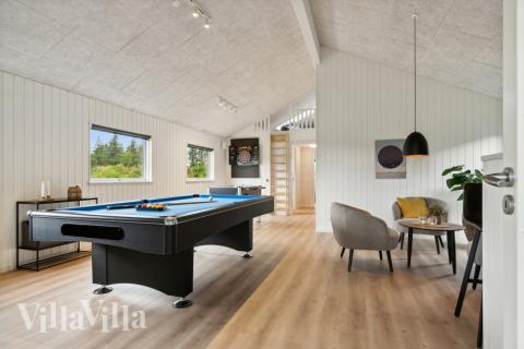 Luksushus 634 til 18 personer byder på et stort aktivitetsrum med bl.a. billard og dart