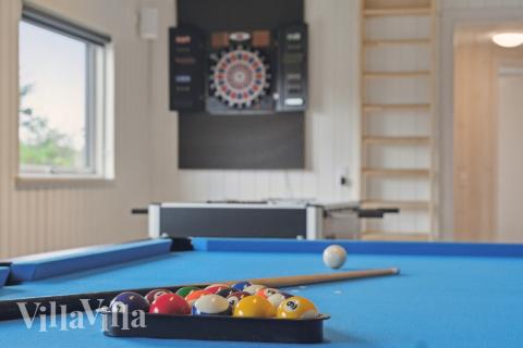 Ud over de mange timer, man kan bruge i husets pool-afdeling, så byder luksushus 634 også på billard/bordtennis og dart