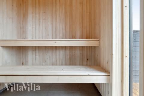 Nyd varmen i saunaen i luksushus nr. 634 til 18 personer