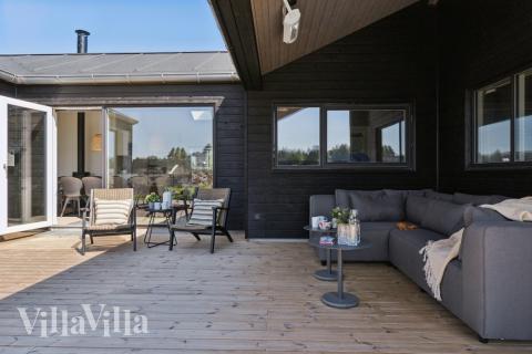 Nyd en grillaften på terrassen i luksushus nr. 634 i Nordjylland