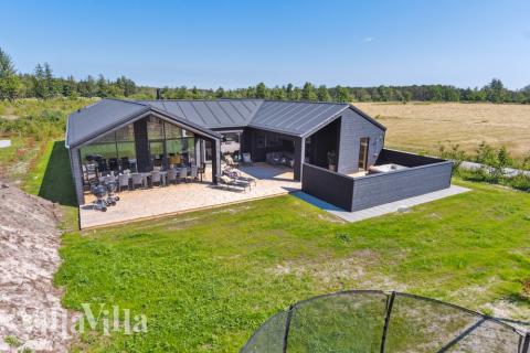 Flot sommerhus nr. 634 med god plads til op til 18 personer