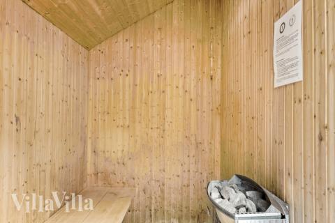 Nyd varmen i saunaen i luksushus nr. 637 til 24 personer