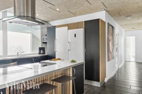 I luksushusets køkken findes alt, hvad I skal bruge til at lave mad til 24 personer. 