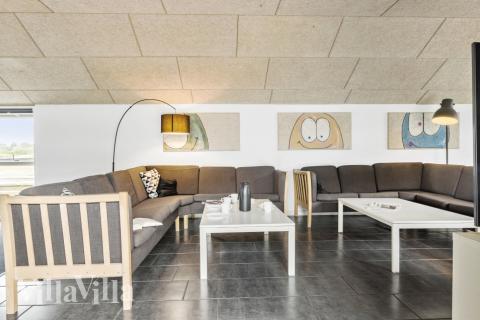 Sofahjørnet i luksushus 637 i Nordjylland.