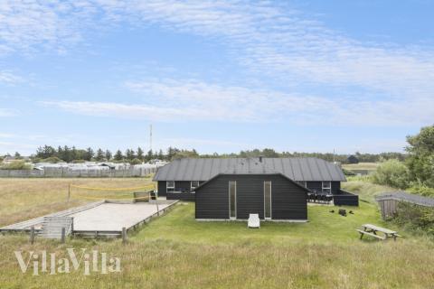 Flot sommerhus nr. 637 med god plads til op til 24 personer