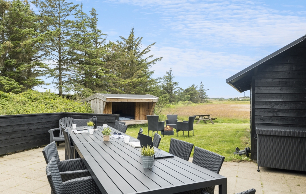 Luksushus nr. 637 har en dejlig terrasse med gode havemøbler til 24 personer.