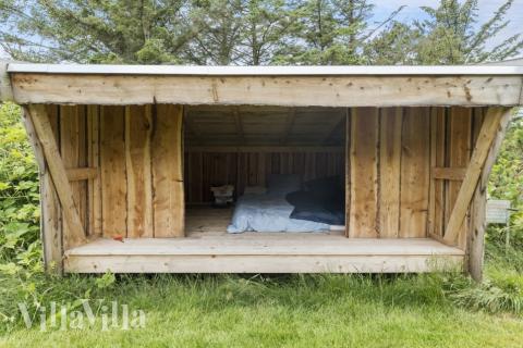 Ud over de mange timer, man kan bruge i husets pool-afdeling, så byder luksushus 637 også på mange udendørs aktiviteter