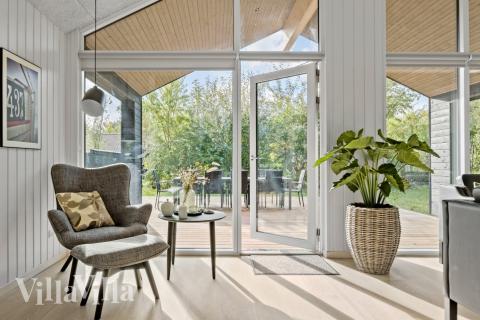 Sofaen i luksushus 638 i Nordsjælland indbyder til brætspil eller at se en film sammen.