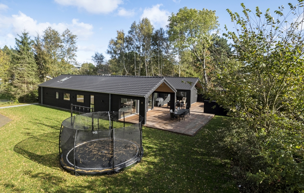 Flot sommerhus nr. 638 med god plads til op til 16 personer