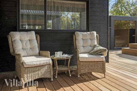 Luksushus nr. 638 har en dejlig terrasse med gode havemøbler til 16 personer.