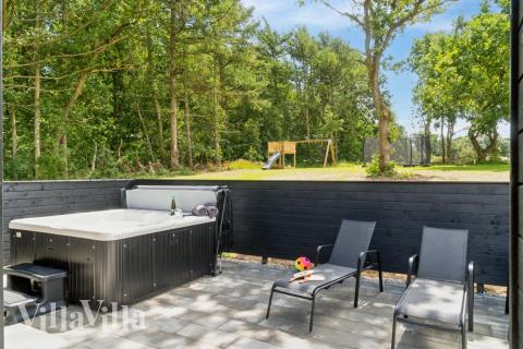 Luksushus nr. 640 har en dejlig terrasse med gode havemøbler til 14 personer.