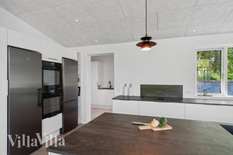 Køkkenet i luksushus nr. 641 er udstyrret, så I let kan lave mad til 20 personer.