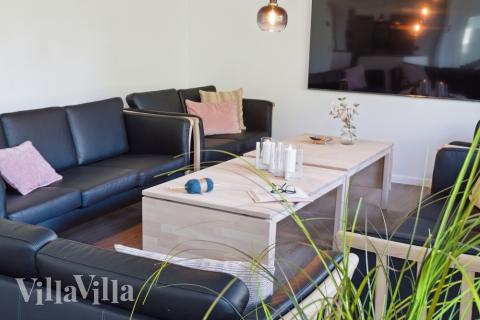 Sofahjørnet i luksushus 641 i Nordsjælland.