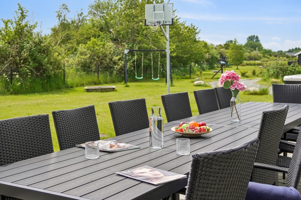 Nyd en grillaften på terrassen i luksushus nr. 642 i Lolland/Falster/Møn